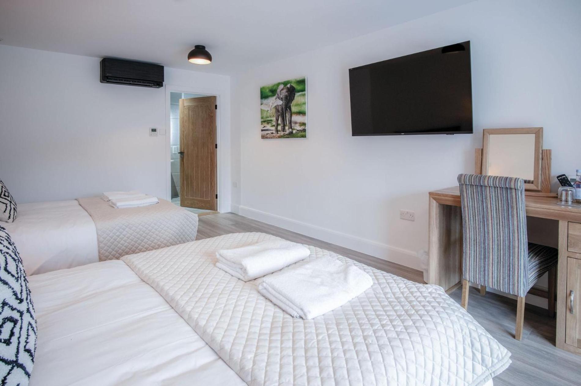 Suite 3 - Sleeping Giant Hotel - Pen Y Cae Inn เบรคอน ภายนอก รูปภาพ