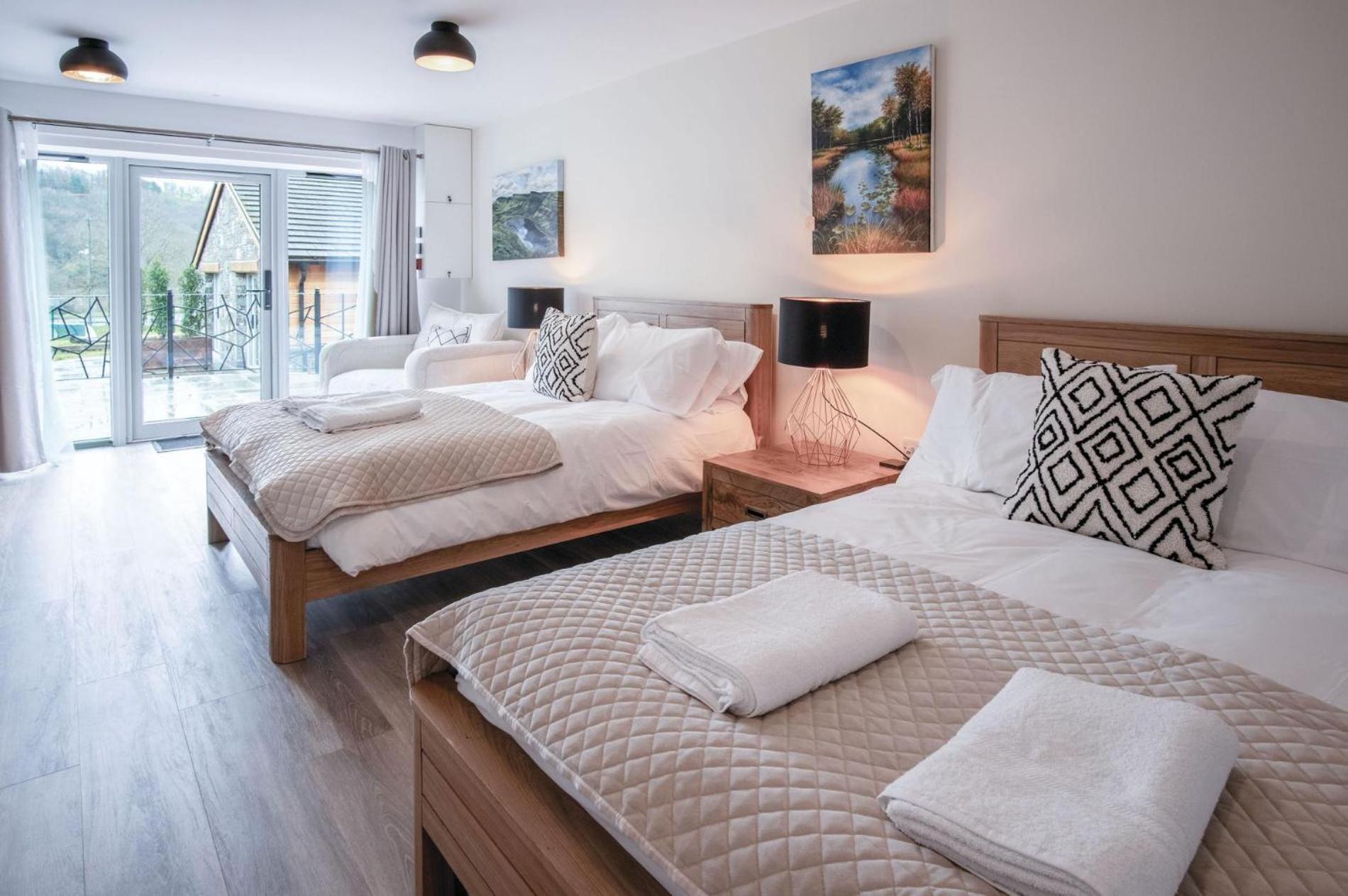 Suite 3 - Sleeping Giant Hotel - Pen Y Cae Inn เบรคอน ภายนอก รูปภาพ